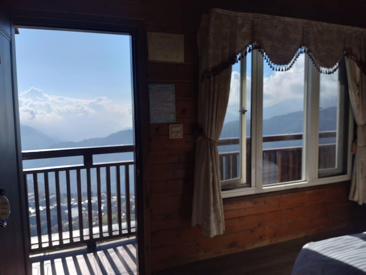 Appartamento Victoria Peak Garden Suburb Ren'ai Esterno foto